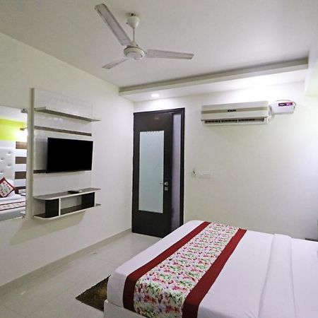 Hotel Star Inn Suite - Delhi Airport Új-Delhi Kültér fotó