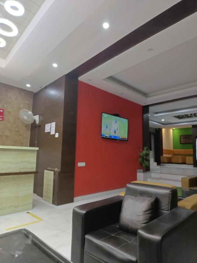 Hotel Star Inn Suite - Delhi Airport Új-Delhi Kültér fotó