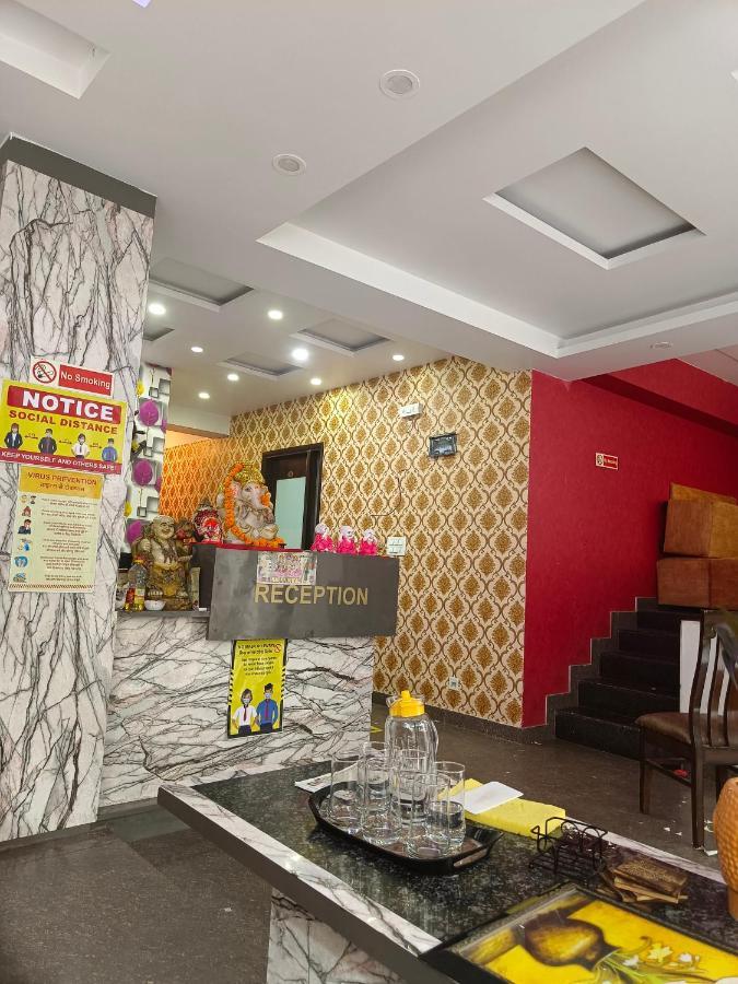 Hotel Star Inn Suite - Delhi Airport Új-Delhi Kültér fotó