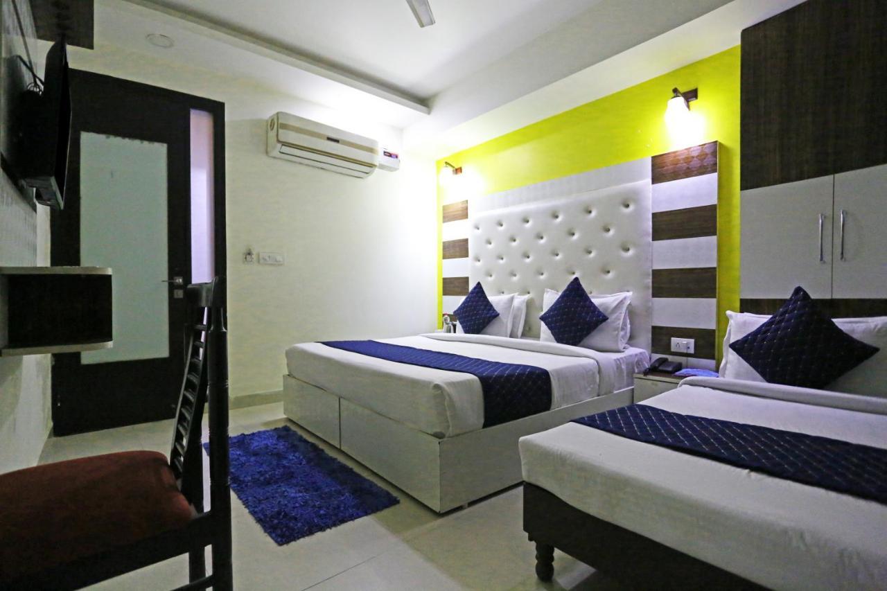 Hotel Star Inn Suite - Delhi Airport Új-Delhi Kültér fotó